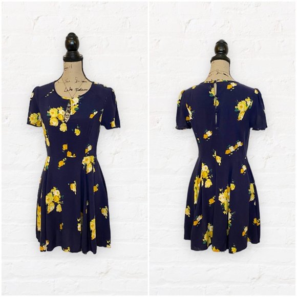 Taylor Swift's Kimchi Blue Ruby Keyhole Fit & Flare Dress - Picture 3 of 7